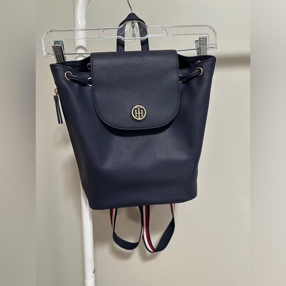 Tommy Hilfiger Navy Blue Drawstring Backpack Bag And Striped Wallet Bundle - Picture 2 of 10